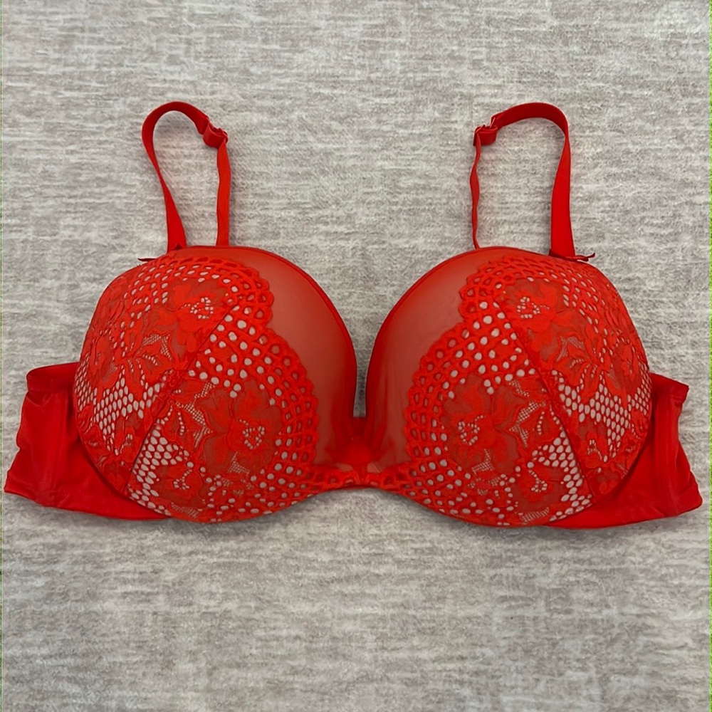 Cacique Lace Plunge Underwire Bra Size 44D